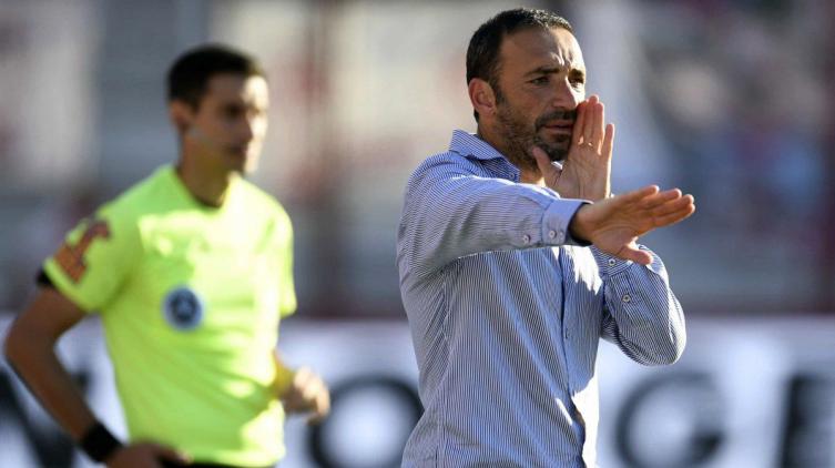 La traba que complica la contratación de Azconzábal en Unión