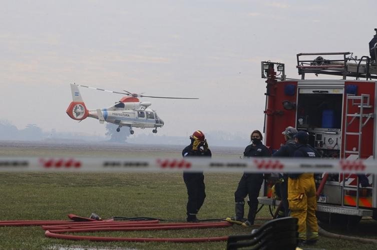 Fuego en el Delta del Paraná: un bombero con principio de asfixia