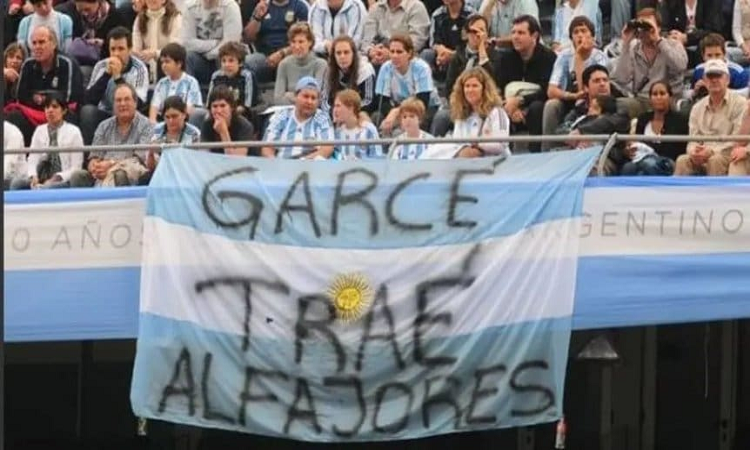 En el Día de la Bandera, algunos 