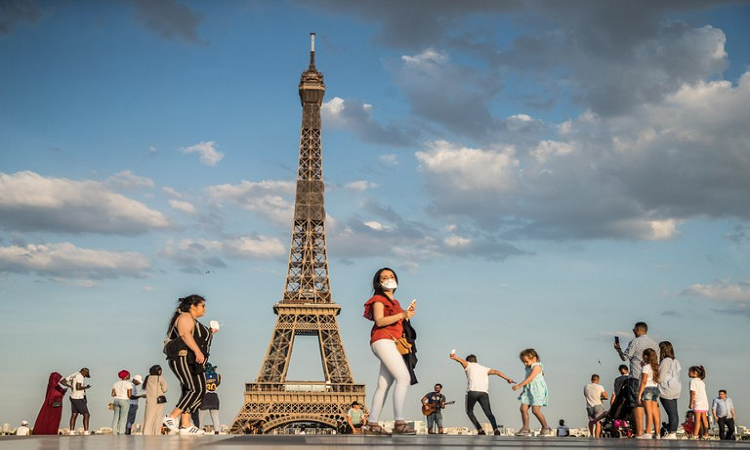 Francia anunció que desde el lunes 22 de junio reabrirá sus cines y permitirá el deporte de equipo
