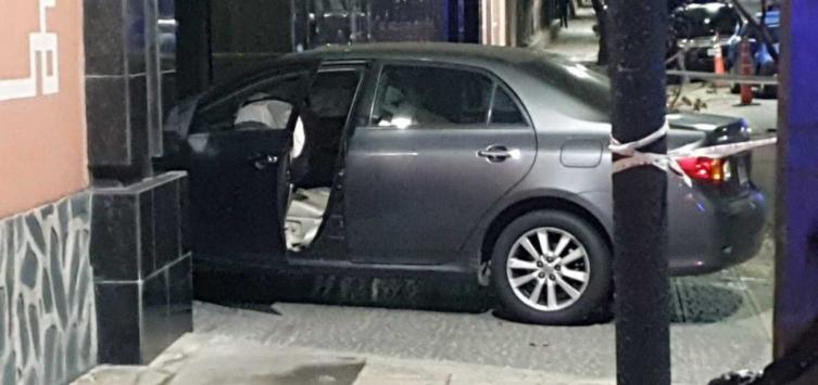Detuvieron a un automovilista que embistió contra la Embajada de China