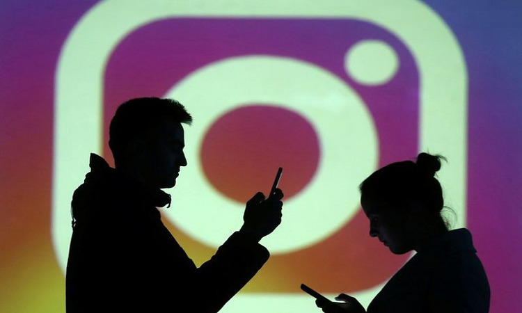 Una investigación reveló que Instagram prioriza las fotos de usuarios con poca ropa