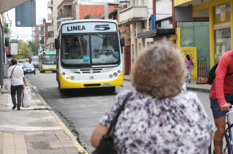 Paro de colectivos por tiempo indeterminado en Santa Fe