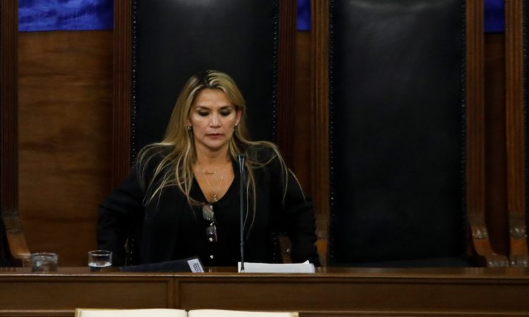 La presidenta de Bolivia Jeanine Áñez, confirmó que tiene coronavirus