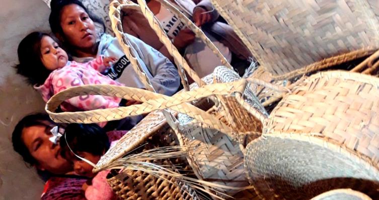 Artesanías Qom: legado cultural en la feria de la Costanera