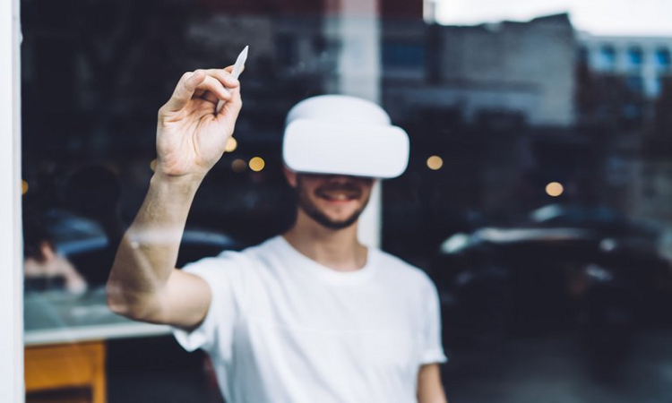 Qué es la tecnología háptica y cómo aplicarla en la era COVID-19