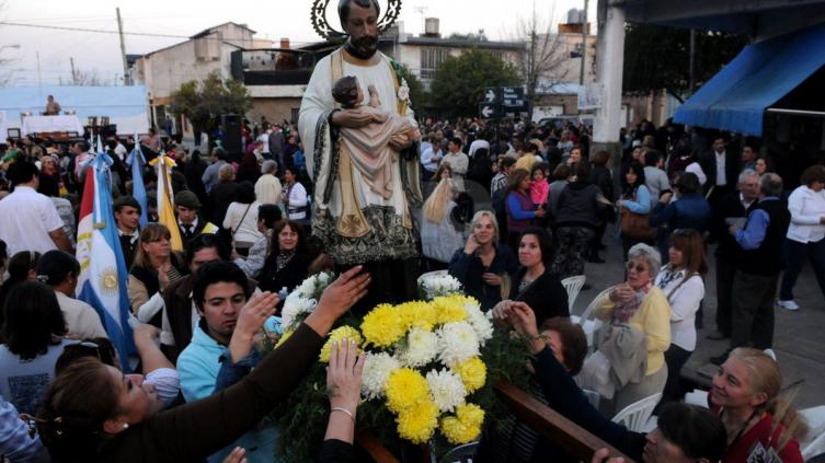 Los fieles de San Cayetano se preparan para agradecer en medio de la cuarentena