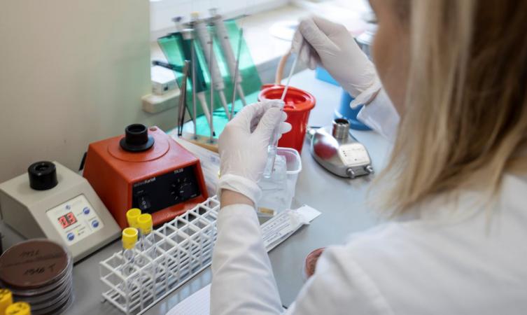 Récord de contagios en Santa Fe: 141 nuevos casos de Covid en un día