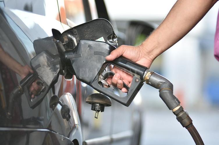 Aumentarán un 7% los combustibles