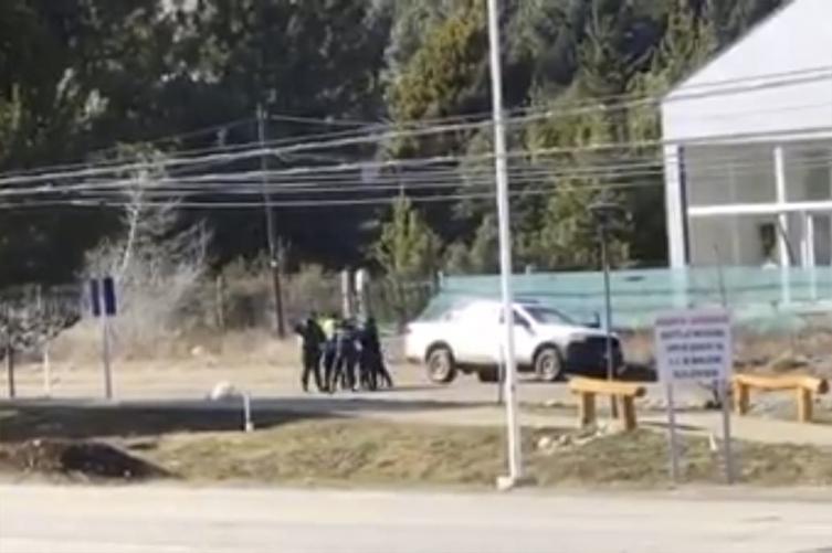 Polémica en Bariloche por una mujer que salió a pasear su perro y fue detenida 