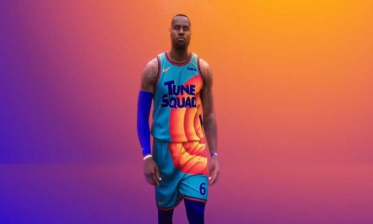 LeBron James mostró la nueva camiseta que utilizará en Space Jam 2 y el video se hizo viral