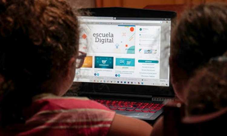 El Gobierno lanzó la primera plataforma nacional de educación a distancia