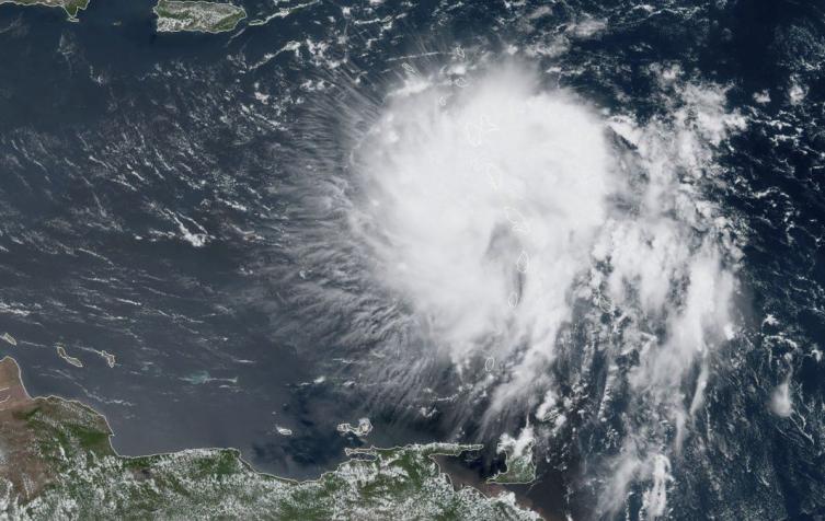 Una tormenta tropical y un huracán amenazan a Cuba y a Estados Unidos