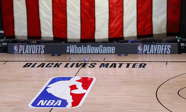 Los jugadores de la NBA decidieron levantar el histórico boicot y reanudar los playoffs en Orlando