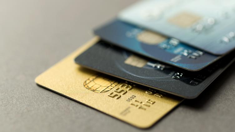 El saldo de tarjeta de crédito se podrá pagar en 12 cuotas