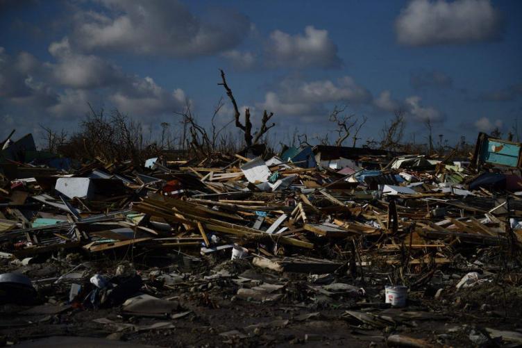 El huracán Laura tocó tierra y desató su furia sobre el sur de EEUU