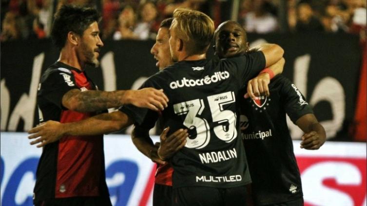 Tras la salida de Leal de Newell's, la dirigencia analiza si irá o no a buscar un refuerzo