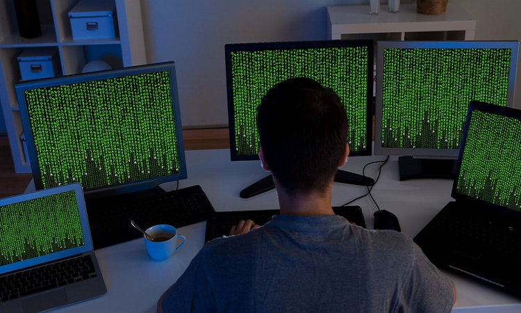 “Engaños digitales, víctimas reales: historias de estafas por internet y hackeos en Argentina”