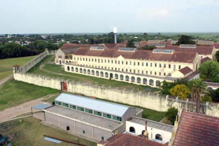Aislaron a un interno de Coronda por sospecha de coronavirus
