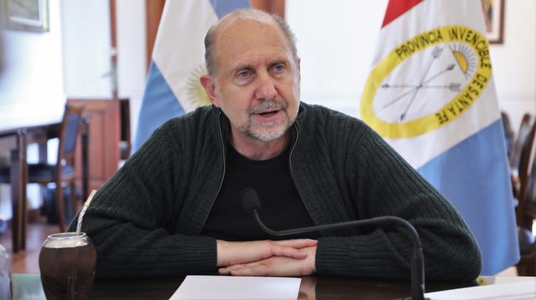 Perotti analizó con intendentes y presidentes comunales medidas tras la suba de casos