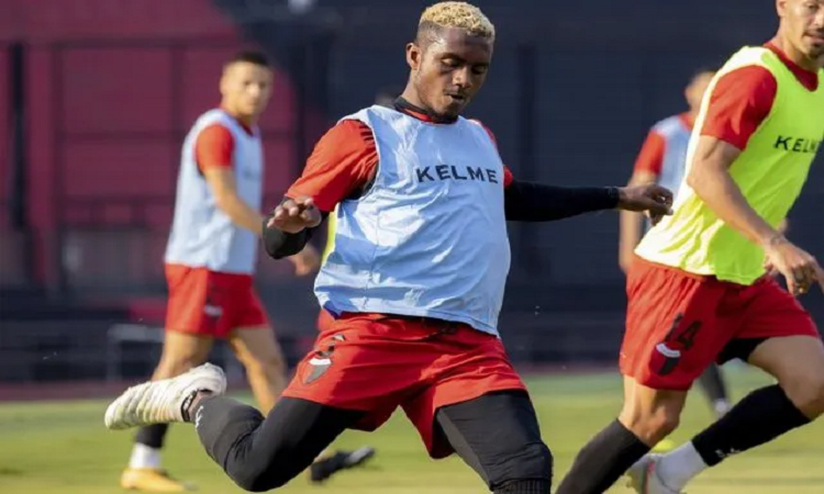 Las incorporaciones de Colón trabaja normalmente con el plantel