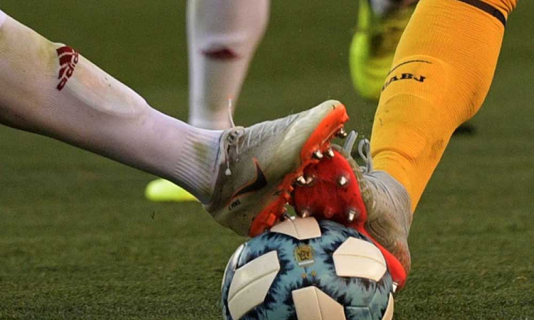 Cómo vuelve el fútbol (amistoso) de primera: sin árbitros ni duchas ¿y por TV?