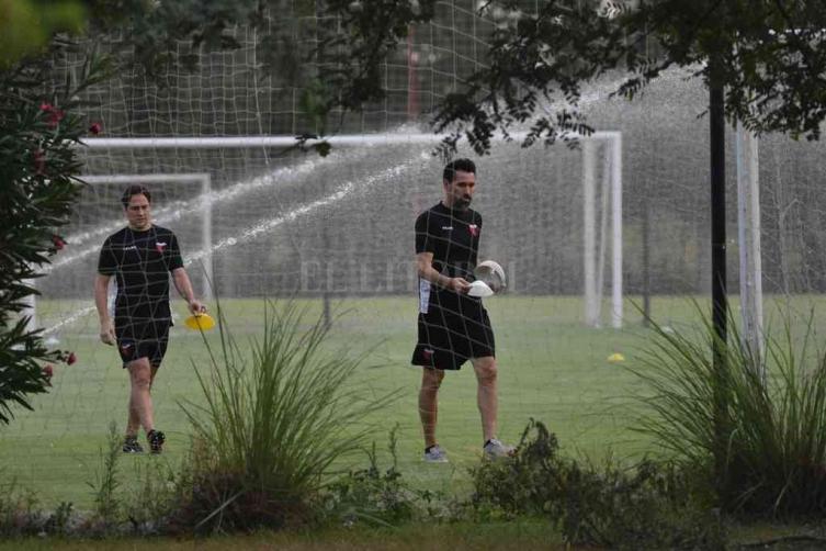 Colón arregló el contrato con Eduardo Domínguez