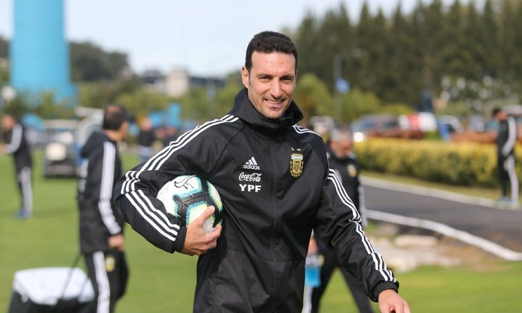 Martínez será el arquero de Argentina y Scaloni mantiene dudas en el medio