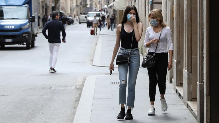 Italia: el Gobierno recomienda el uso de barbijo dentro de las casas