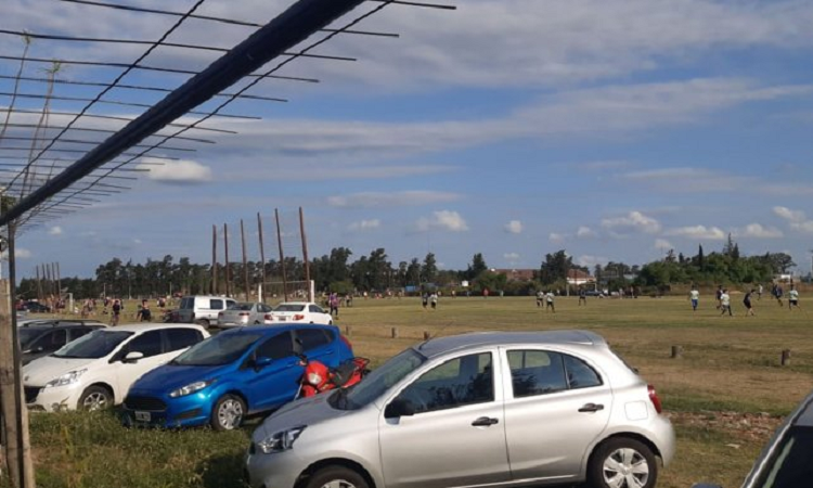 Desconcentraron un torneo de fútbol con más de 400 personas