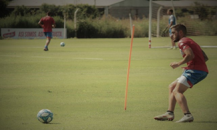 Troyansky estaría disponible para jugar ante Emelec