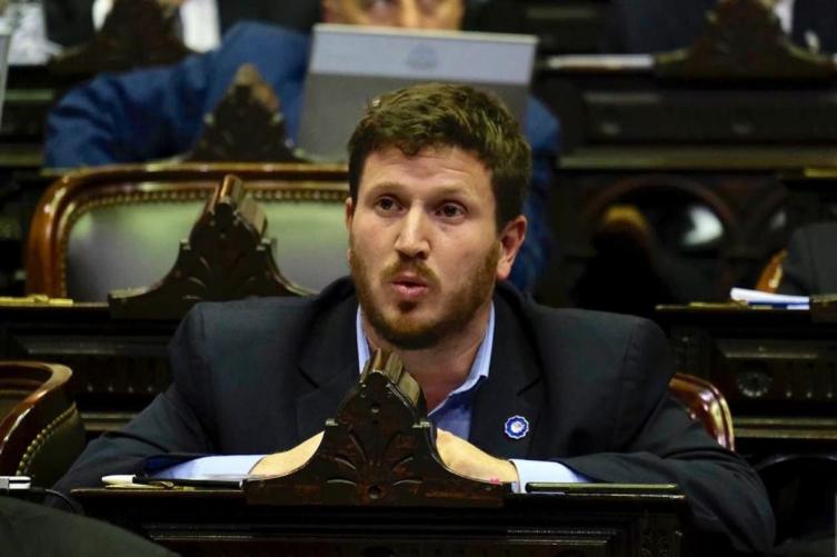 Angelini: “No deberíamos tener la necesidad de arrodillarnos ante el gobierno central”