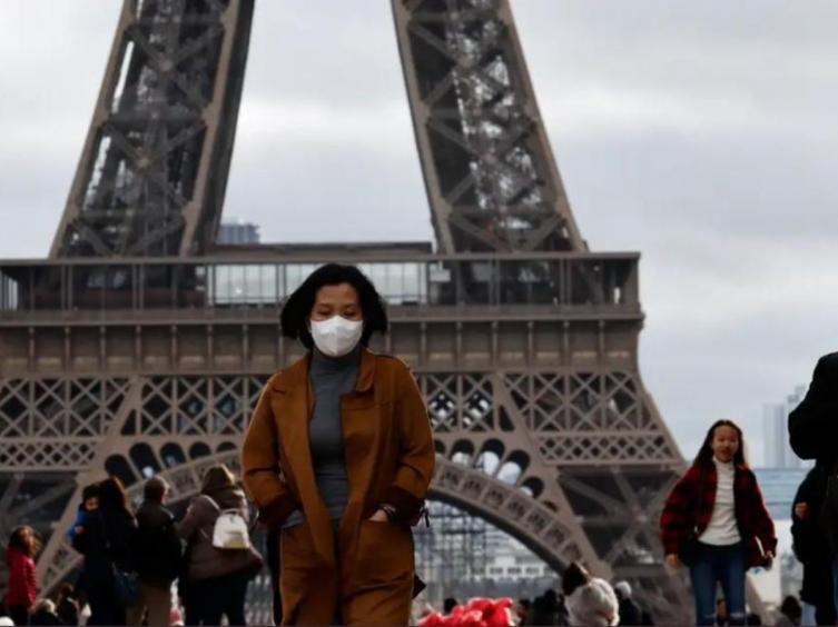 Francia vuelve al confinamiento para evitar el rebrote