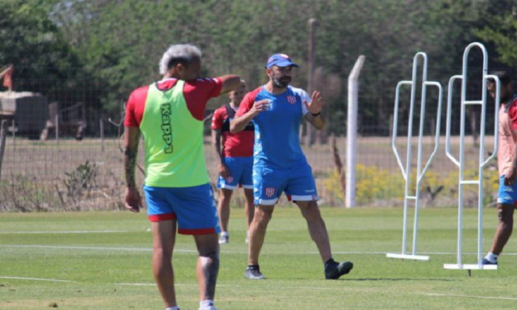 Azconzábal: las preocupaciones para la revancha ante Emelec