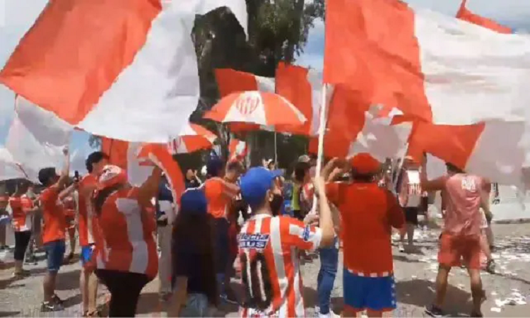 Unión: los hinchas despidieron a sus jugadores 