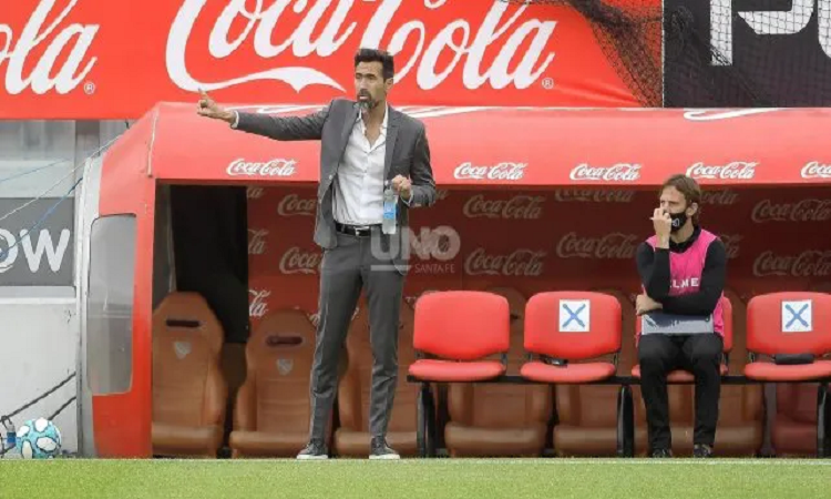 Domínguez demostró su disgusto por el empate de Colón
