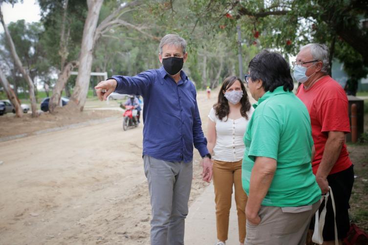 Jatón recorrió las obras del Fonavi San Jerónimo y el Centenario