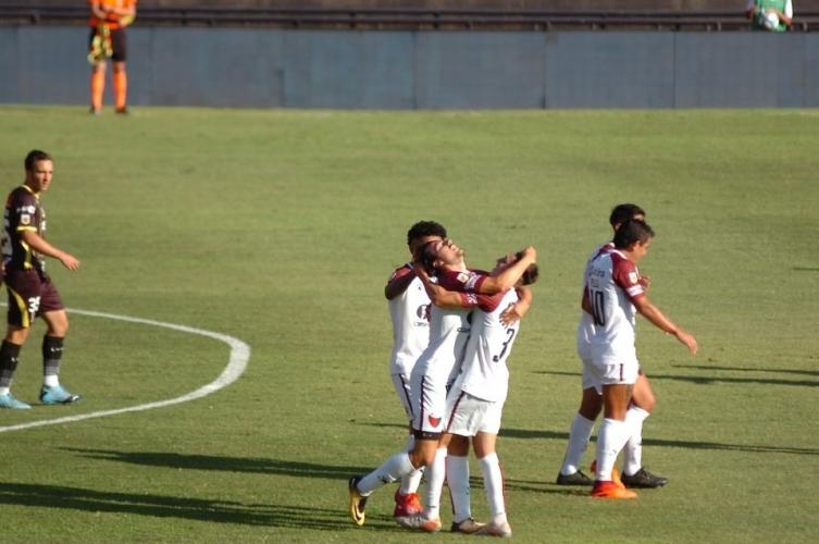 Colón superó a Defensa y Justicia y sigue líder de su zona