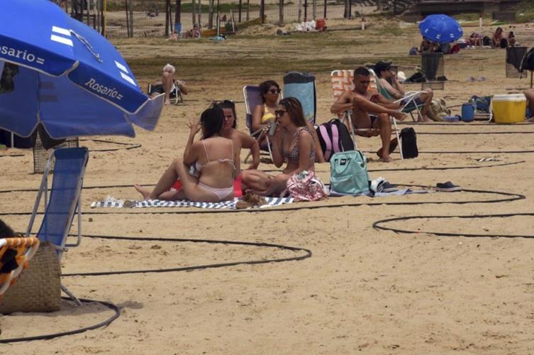 En Rosario volvieron las playas con distanciamiento social