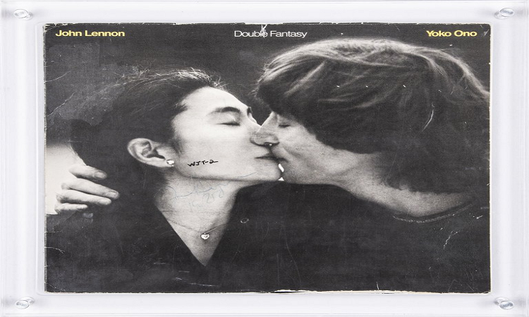 El disco que John Lennon le firmó a su asesino en subasta