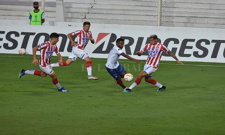 Unión no le pudo convertir a Bahía y quedó eliminado de la Sudamericana