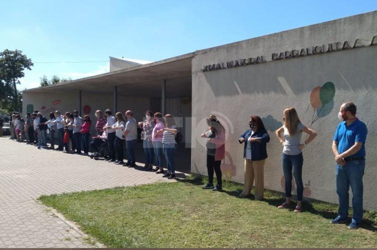 Abrazo simbólico a los jardines municipales