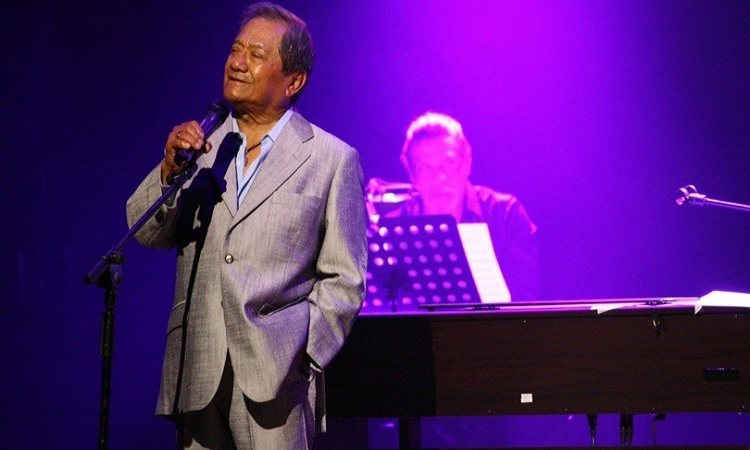 Armando Manzanero está internado por COVID-19 positivo