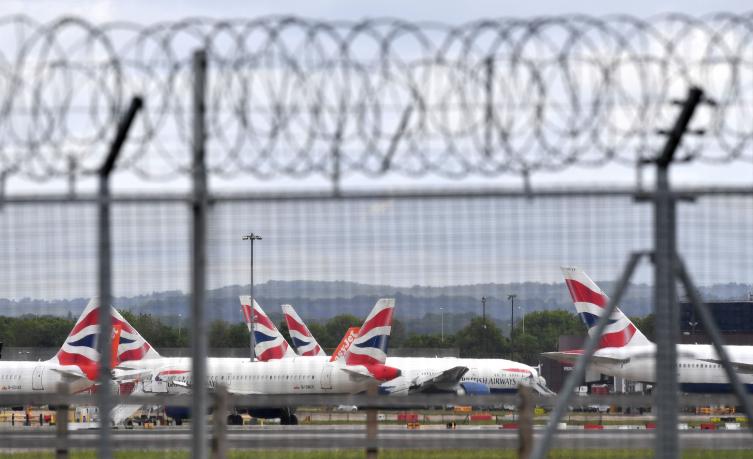 Llega último vuelo autorizado desde el Reino Unido