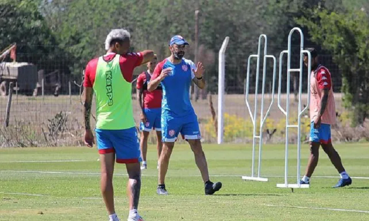 Azconzábal no revela el equipo de Unión para enfrentar a Lanús