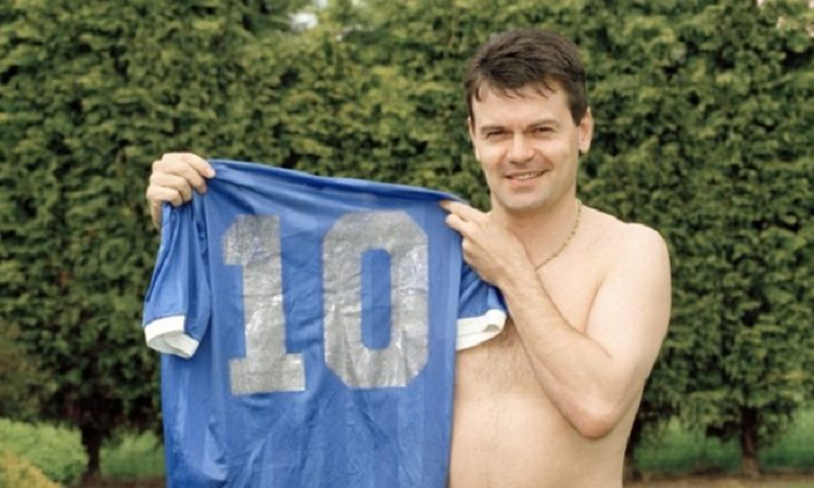 ¡Tiene la camiseta original que usó Maradona ante Inglaterra!