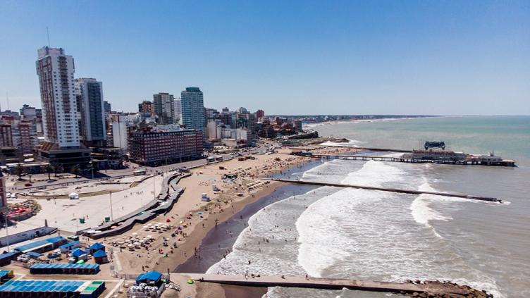 Mar del Plata: cierran el ingreso a una playa por la aglomeración de jóvenes