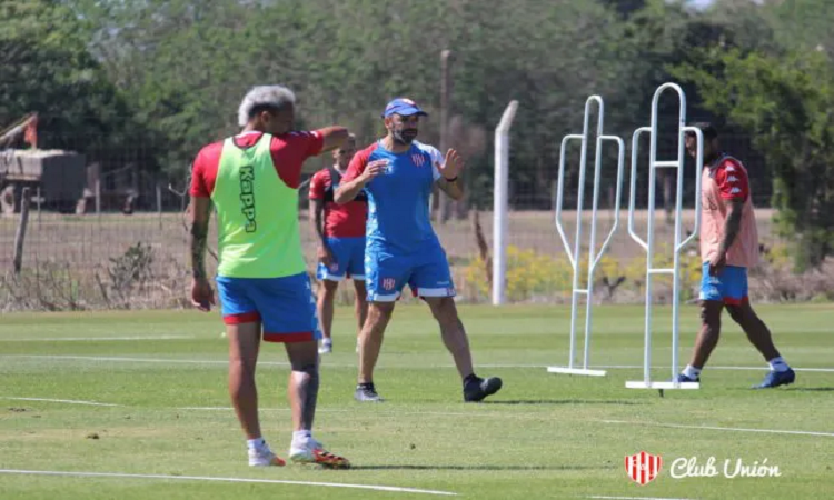 Azconzábal hizo un aviso a los jugadores de Unión