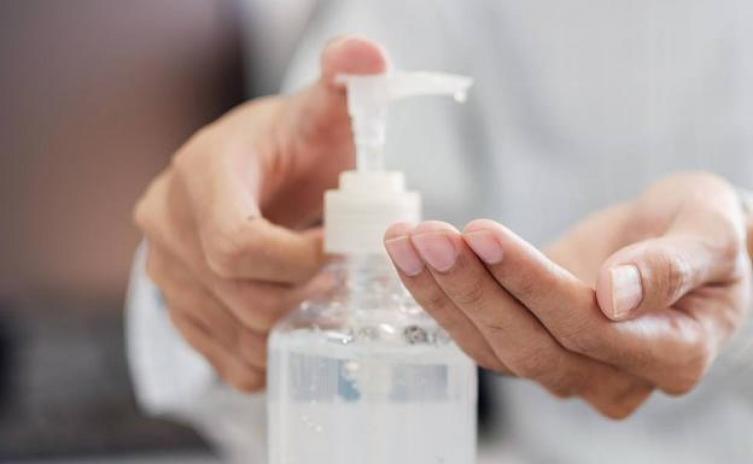 La ANMAT prohibió un alcohol líquido y en gel que se vendía en redes sociales