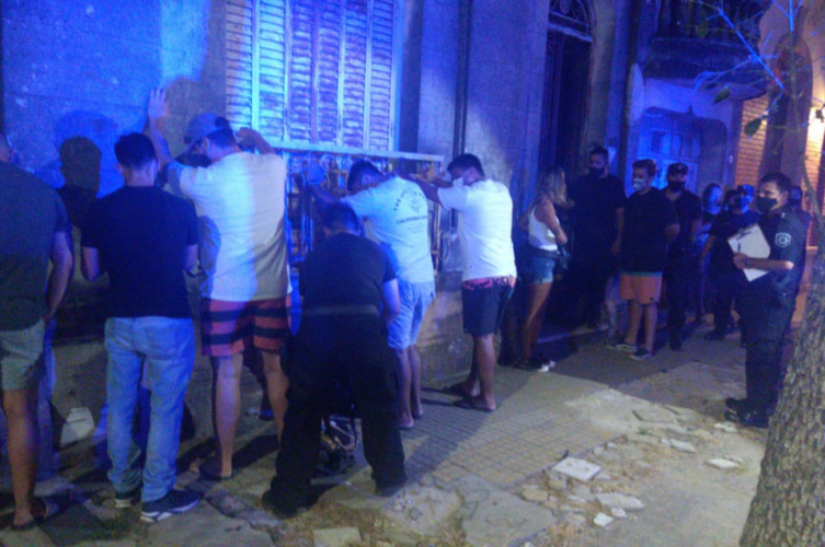 Desarticularon dos fiestas clandestinas en la ciudad